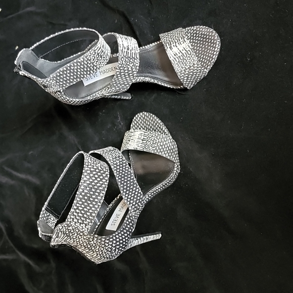 NWOT STEVE MADDEN HIGH HEELS - Picture 1 of 12